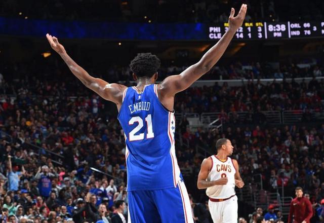 76人轻取北京队，浓眉哥扛起全队