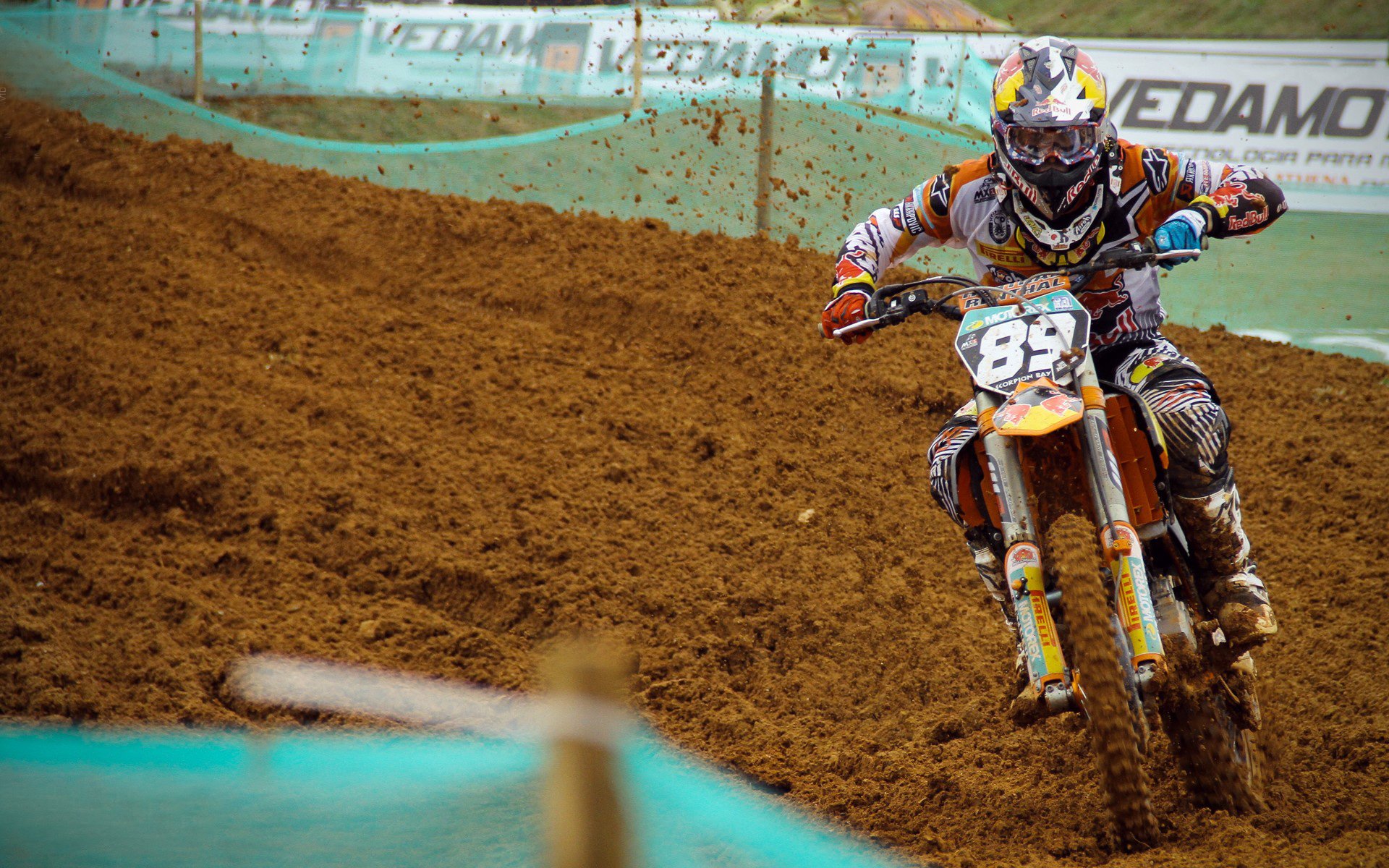 IM体育赛事直播入口-赛道上的逆袭，皮亚斯特里闪耀，雷诺绝地反击索伯