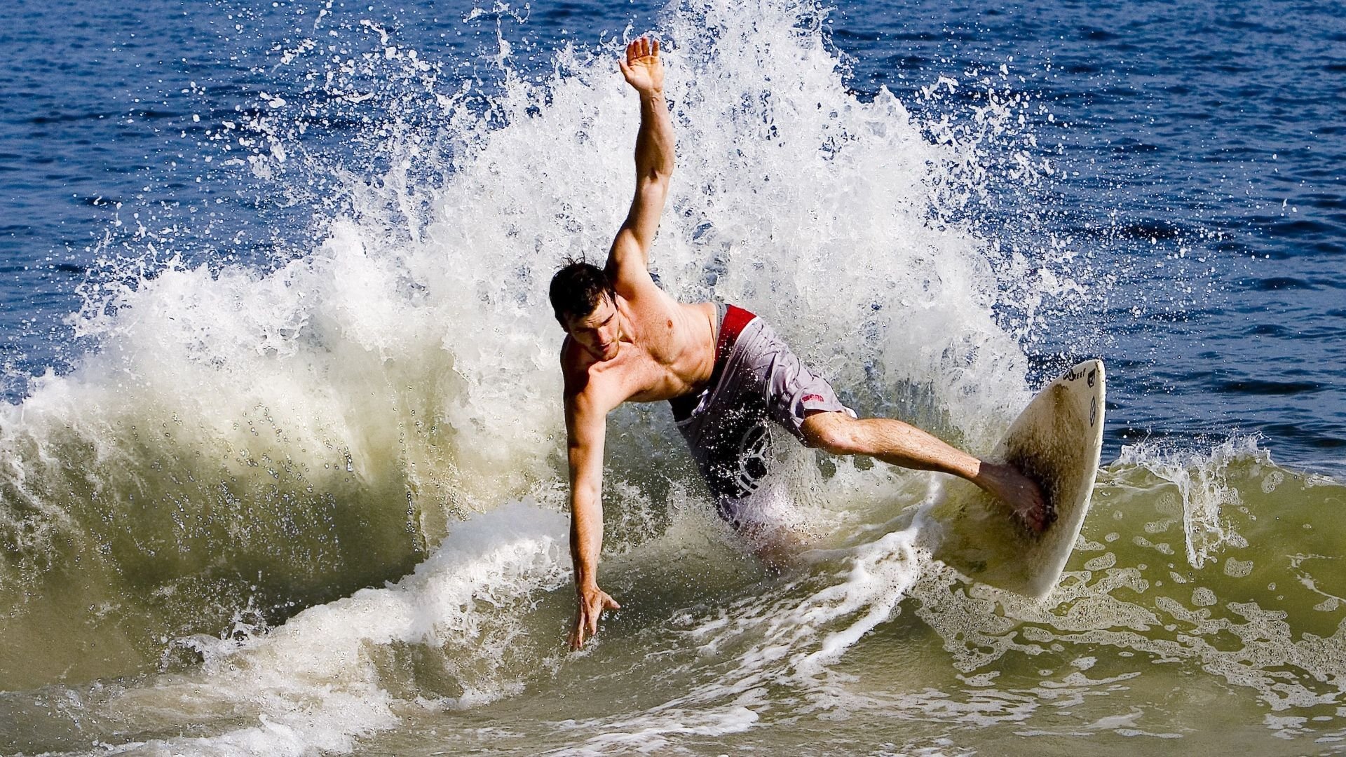 瑞士险胜巴西，皮克成为关键先生，一场战术与意志的较量